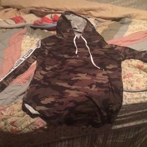 A long sleeve/sweatshirt